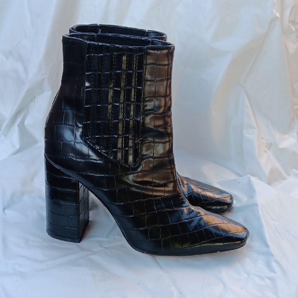 Black Croc-Embossed Ankle Boots Women's Size 37-6.5US